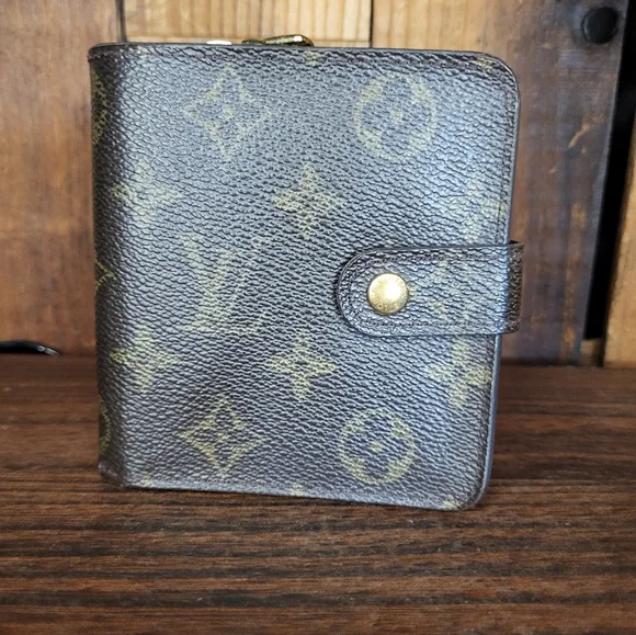 Louis Vuitton Bifold Zip Monogram Compact Wallet